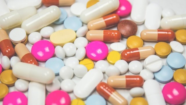 Leki w aptece podróżnej – e-recepta na leki profilaktyczne