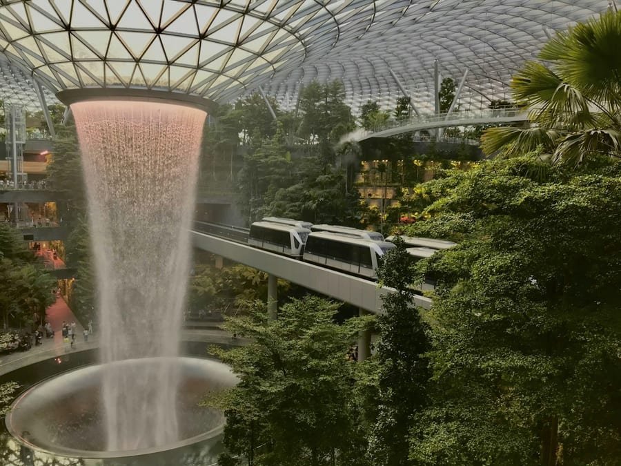 Surowe prawo, apteczka i ubezpieczenie na tranzyt - Singapur